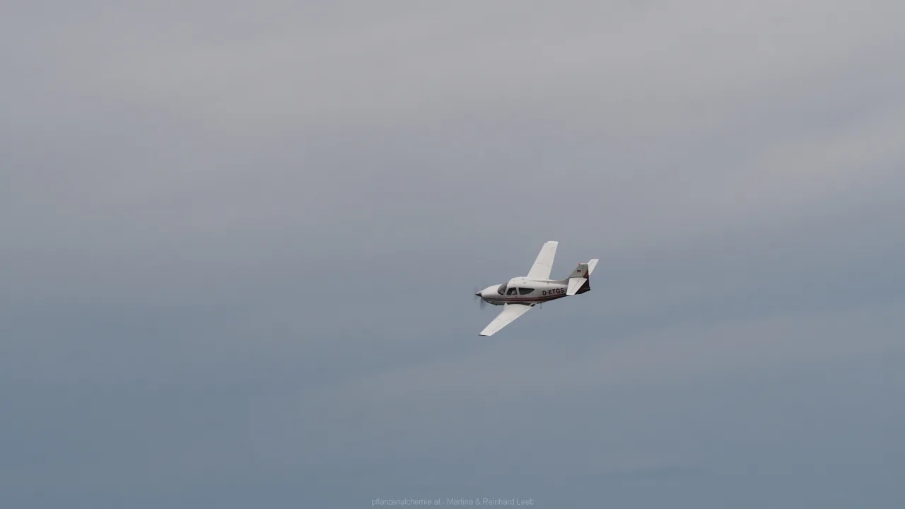 Flugzeug auf Augenhöhe