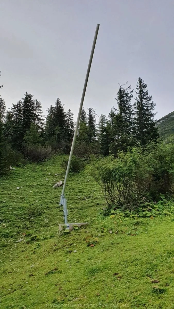 Eine von vielen Schneekanonen neben den Pisten